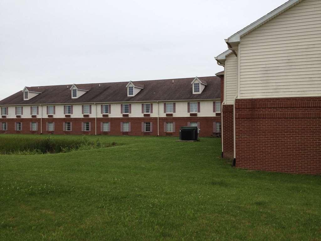 Country Hearth Inn & Suites Willard Buitenkant foto