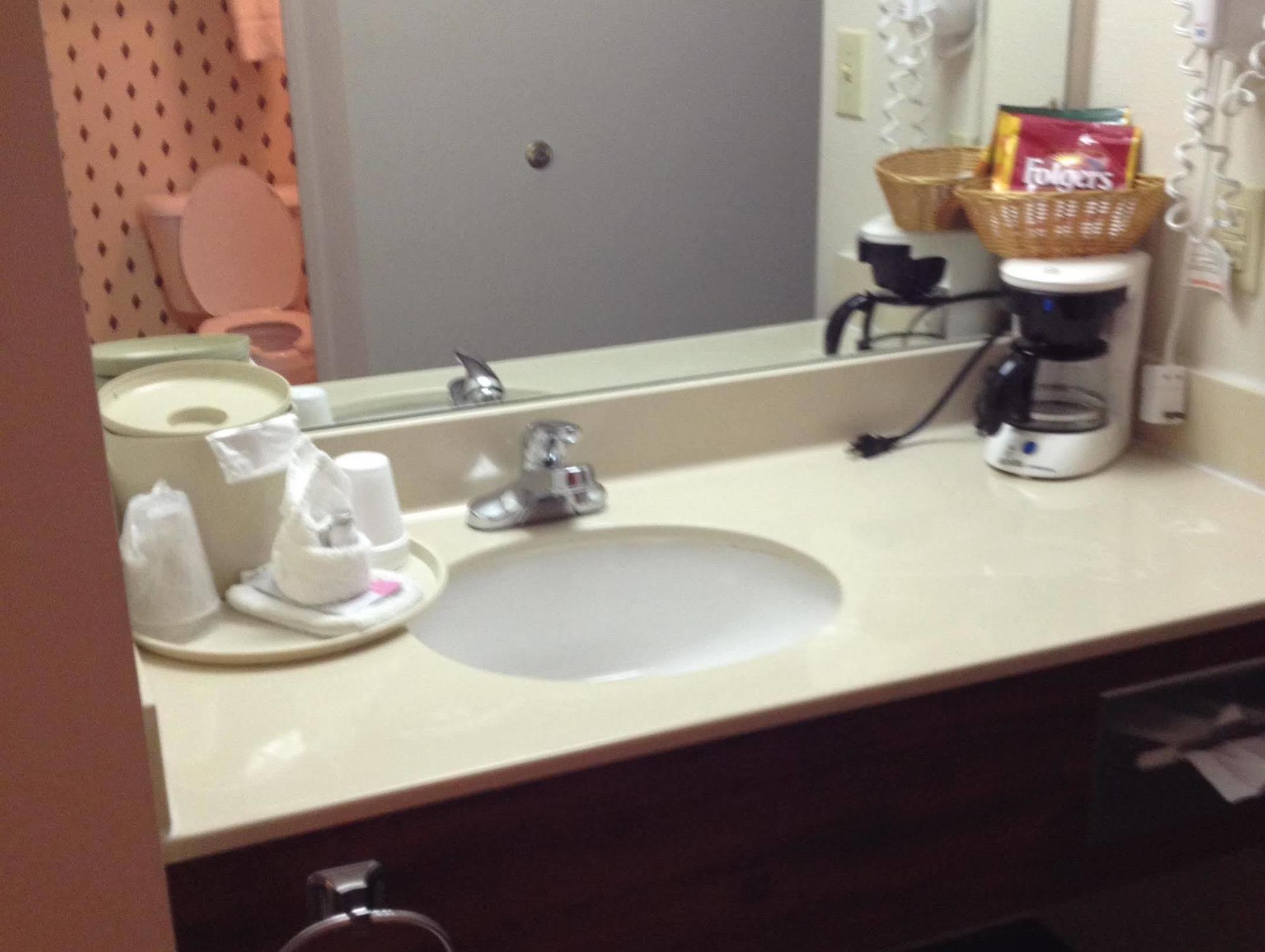 Country Hearth Inn & Suites Willard Buitenkant foto